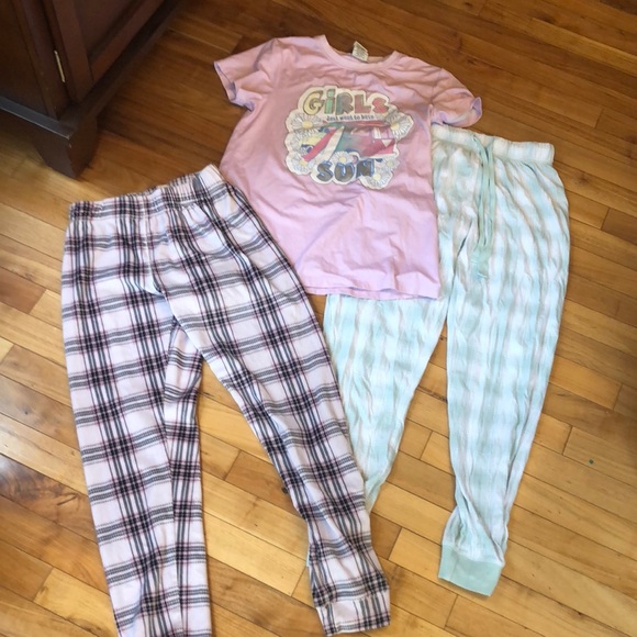 Set of pyjamas (all of them, swipe to next slides) - Picture 1 of 3
